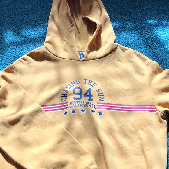 Mustard yellow hoodie from H&M - Picture 2 of 4